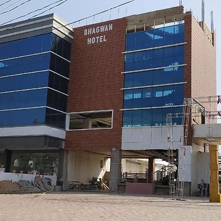 Bhagwan Hotel Gonda Esterno foto