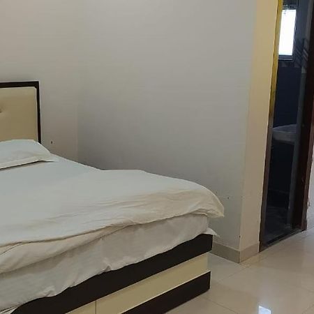 Bhagwan Hotel Gonda Esterno foto