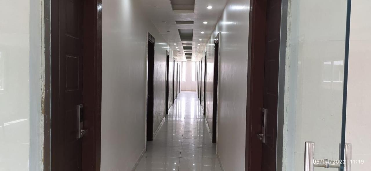 Bhagwan Hotel Gonda Esterno foto