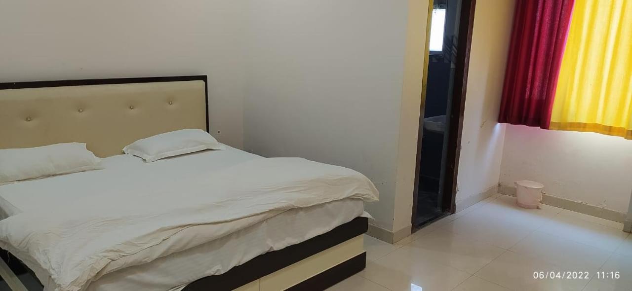 Bhagwan Hotel Gonda Esterno foto