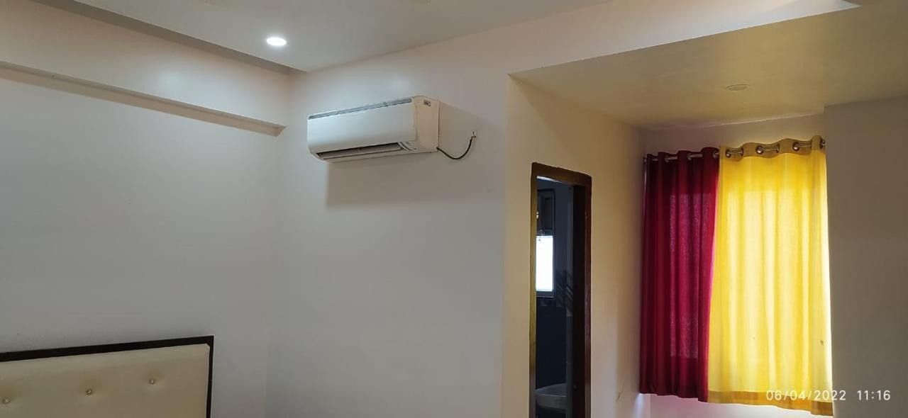 Bhagwan Hotel Gonda Esterno foto
